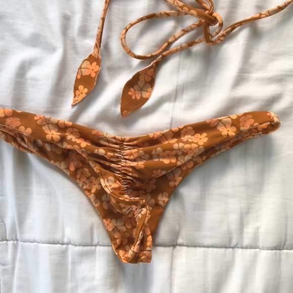 Benoa Swim Lei Set - Picture 3 of 3